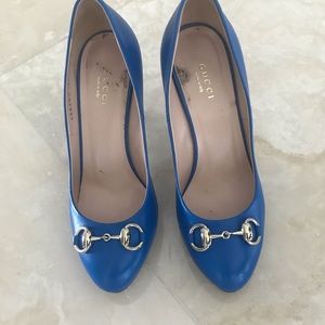 Blue authentic leather Gucci blue pumps.